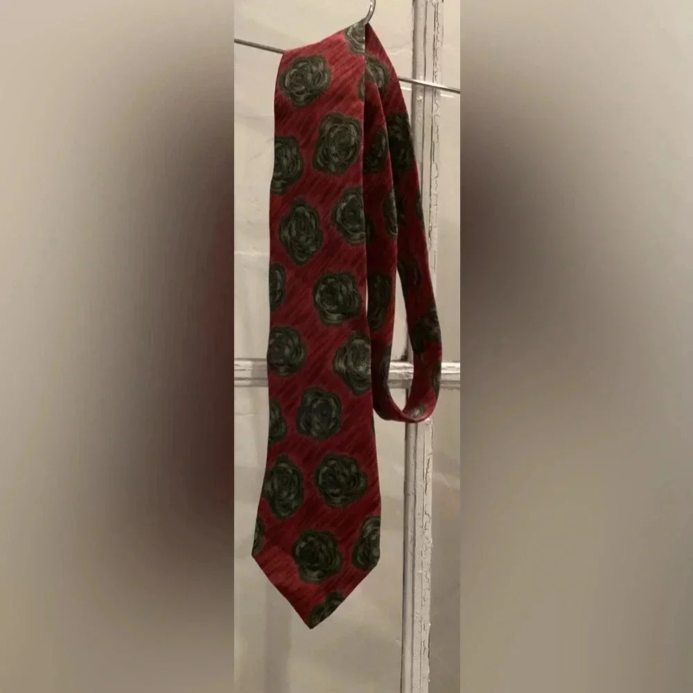 GIORGIO ARMANI 👔 Necktie Tie Cravatte 100% Silk Made In Italy Luxury Burgundy
